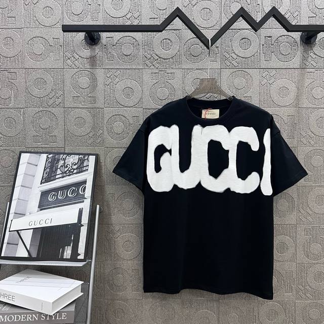 Gucci 古驰 巴黎世家联名喷墨涂鸦Logo印花 标识精致升级，灵感源自八十年代复古印花 原版面料 官方同款 短袖T恤 定制260克同缸染面料 手感非常舒服