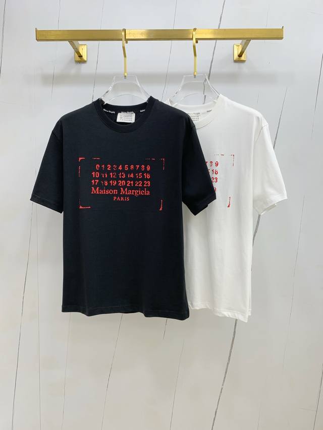 马吉拉2025夏季新款短袖T恤，个性艺术系列全网独家首发 百搭款细节处理完美纯棉面料十分精致 原版面料 网红明星同款高版本 高品质手感非常舒服 时尚又个性 超级