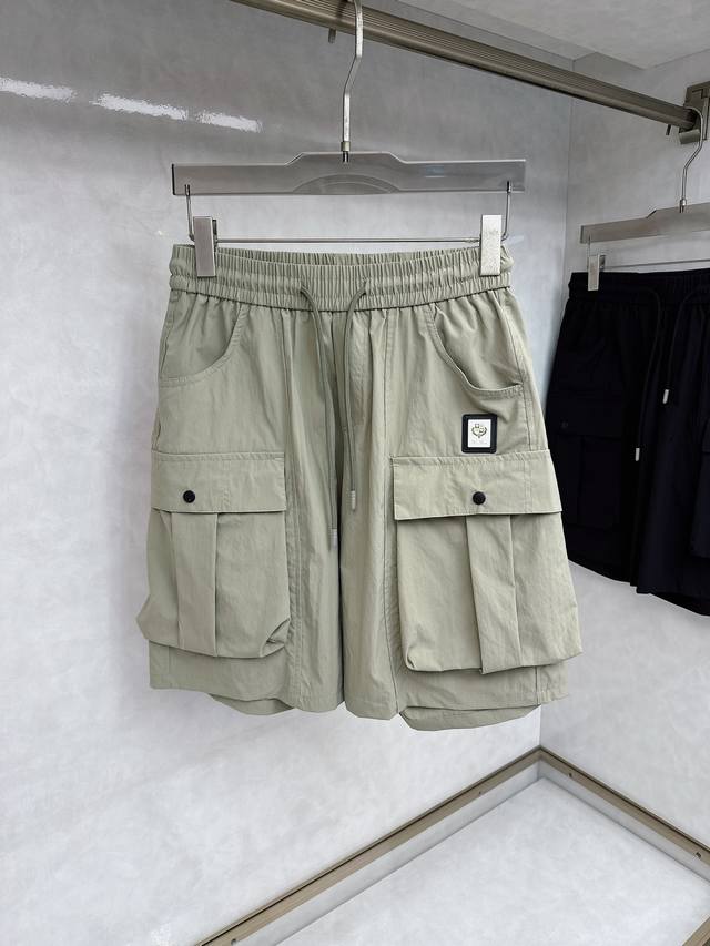 Lp2630夏季新款，最新休闲短裤。原版裤型上身休闲百搭、多口袋设计 随性慵懒范，高级定制进口纯棉平纹面料，订制工艺 舒适感爆棚。高端大气，夏天的味道有没有，首