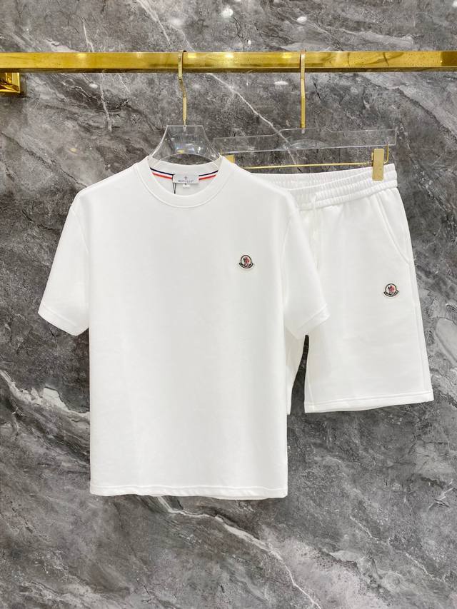 蒙口 -2025Ss蛇年春装新品休闲短袖短裤套装！明星最爱时装味休闲套装 简单大方，官网1：1工艺设计！干净利落剪裁 都市风十足 可供独家顶级定制面料，手感软糯