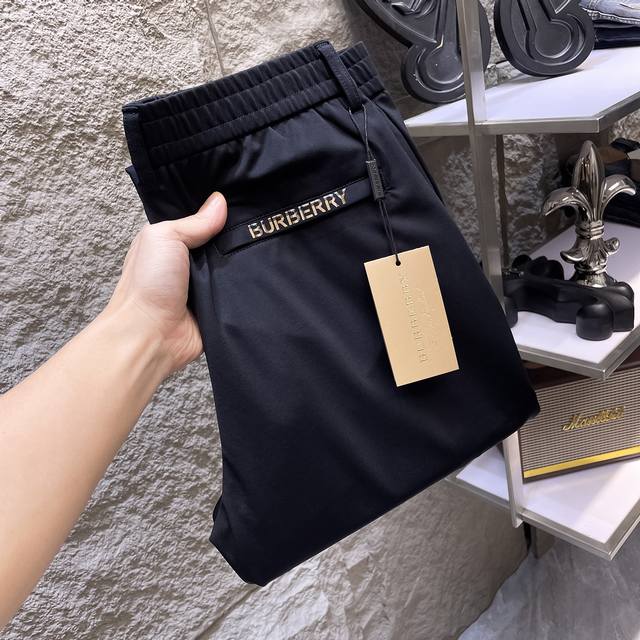 Burberry巴宝莉 休闲裤 西裤2025Ss春夏新款 高级定制裤子专用面料 定制原版五金 重工工艺打造 车工走线精细 定制面料 柔软舒适 质感显著 辅料精美