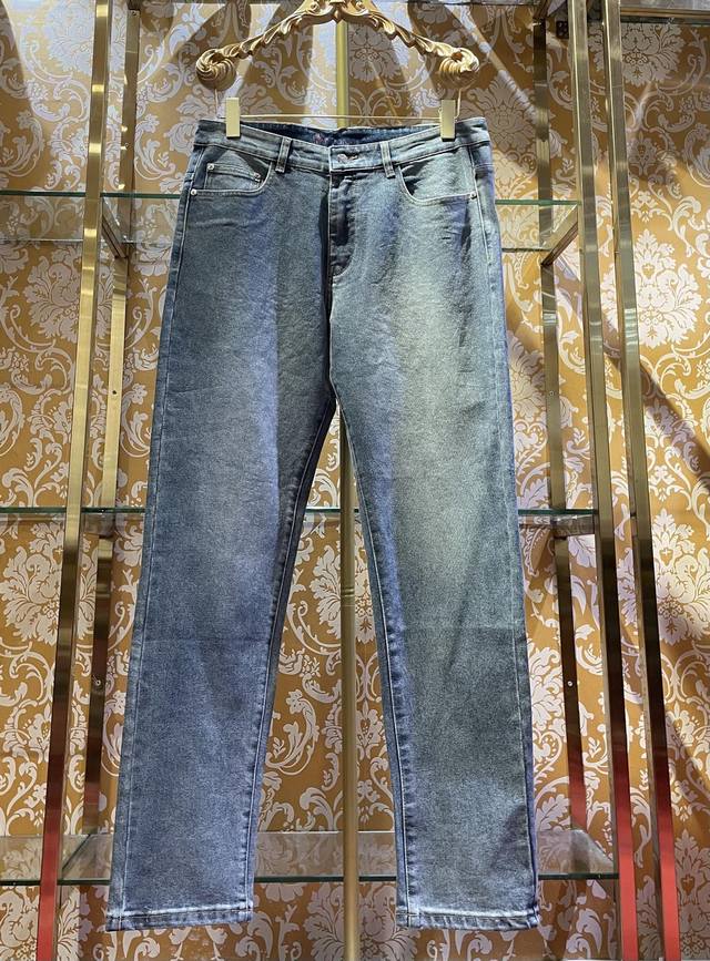 Moncler 蒙口 2025高端独家隆重推出 新品牛仔裤 原版定制高端品质面料 定制五金版型修身剪裁 面料带弹力 微弹上身舒 适度超高 必爆单品！ 尺码：29