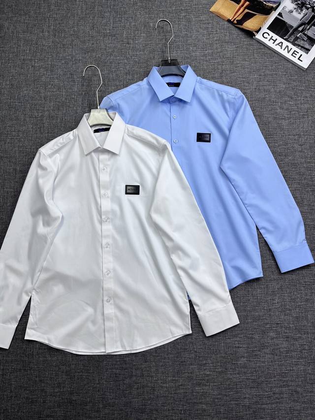 Kiton 奇顿 男士高端商务休闲长袖衬衫，这款衬衫融合了传统工艺与现代设计，为您呈现出一个充满个性与魅力的时尚形象。作为公认的时尚单品，无疑是时尚圈生命力最强