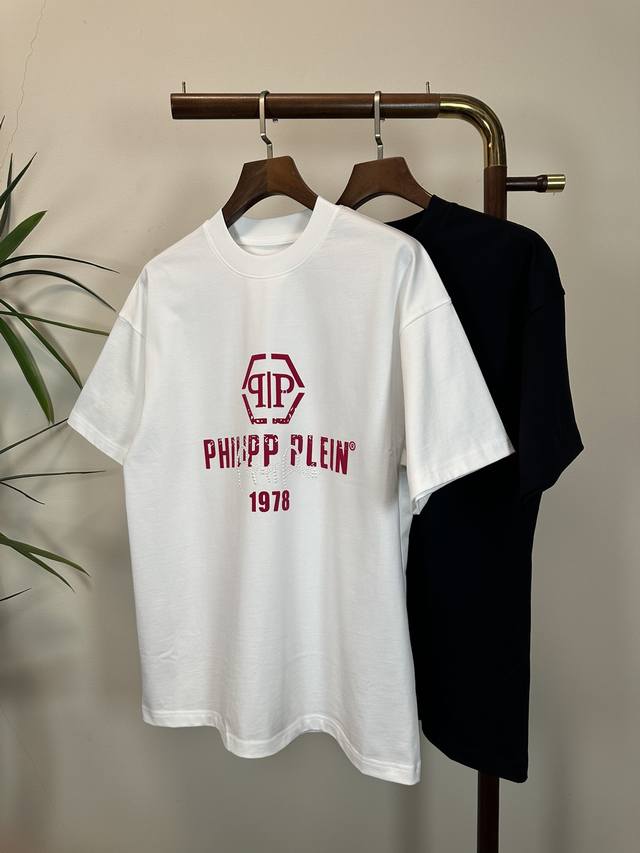 Pp2590新款 圆领 短袖 T恤 高端版本！专柜定制面料 透气舒适度高，细节无可挑剔，品牌元素设计理念，体现高品质。手感细腻柔软！呈现休闲裁剪，上身版型超赞！