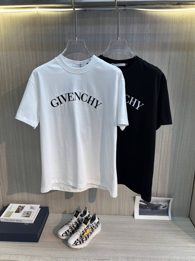 Givenchy纪梵希 2025Ss春夏高品质情侣款短袖T恤，甄选高克重纯棉面料，工艺品级别，辅料顶真，车线做工符合精品要求，超级好搭配，落肩款，品质及剪裁设计