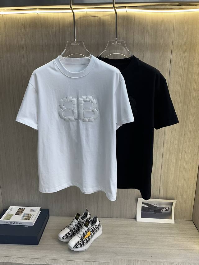 Balenciaga巴黎世家 2025Ss春夏高品质情侣款短袖T恤，甄选高克重纯棉面料，工艺品级别，辅料顶真，车线做工符合精品要求，超级好搭配，落肩款，品质及剪