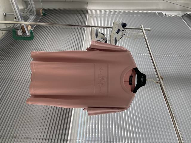 Loro Piana 25Ss春夏新款浮雕Logo标识丝光棉T恤，男士高端极简都市短袖。意大利同渠道稀有订单，精英级男士必备的顶奢品牌Lp，胸前凹凸立体浮雕Lo
