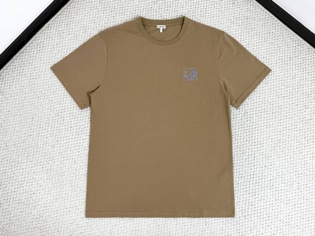 罗意威 Loewe，棉质宽松版型T恤 面料：24S特纺织紧密棉；185G 罗纹：32S1X1拉架螺纹，220G 24支意味着纱线相对较细，由这种纱线制成的面料通