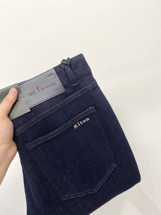 Kiton、2025最新品，专柜同步有售，原单狠货，水洗休闲牛仔裤，进口原版水洗弹力面料，舒适有弹性，原版五金辅料装饰Logo，版型超正，档次极高，专柜品质，上