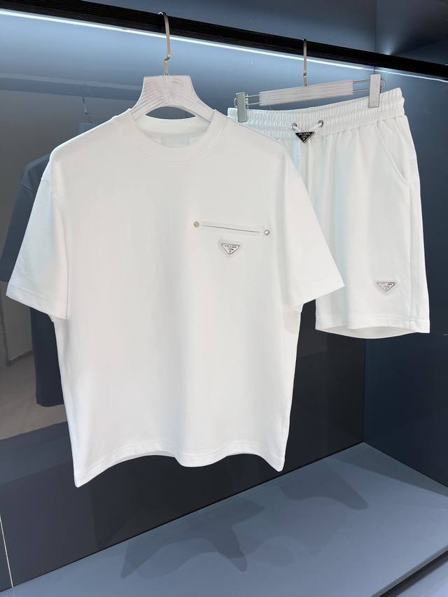 套 新品 2025Ss男士短袖 短裤 运动套装 简约时尚格调来自Pd的新秀丽作. 贸易渠道货品,为数稀少！ 2025Sspr*Da 饰带装饰标识设计 男士圆领短
