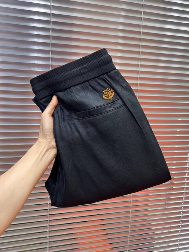 Loro Piana 诺悠翩雅Lp2580Ss 春夏新品男士亚麻休闲裤，休闲长裤，B高奢内敛低调，轻松驾驭不挑人 裁剪精细完美，经典颜色上身很显精气神，多种风格