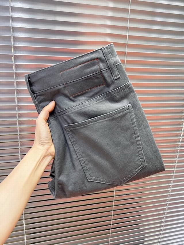 Hermes 爱马仕2025Ss 春夏新品休闲裤 男士棉质 直筒版型牛仔裤， 高奢内敛低调，轻松驾驭不挑人 裁剪精细完美，经典颜色上身很显精气神，多种风格穿搭，