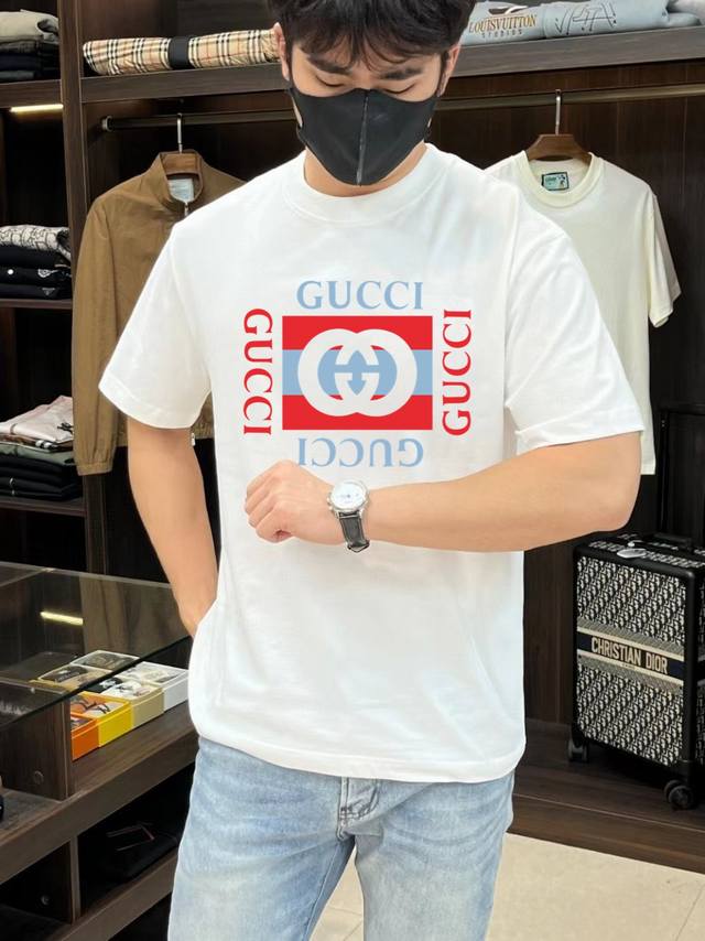 古奇 短袖系列 季度：2025春夏 颜色：黑色 白色 灰色 尺码: M-3Xl 版型：阔版 成份：液氨棉双面 工艺：图案直喷印胶工艺经典元素与创新 每年必爆的一