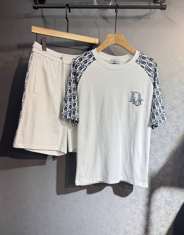 Dior 迪奥 高端定制套装 节约时间免去搭配烦恼2025春夏新款首发专柜最新款短袖短裤休闲套装 高端订制 设计前卫时尚！品牌Logo重工艺设计 高端定制纯棉面