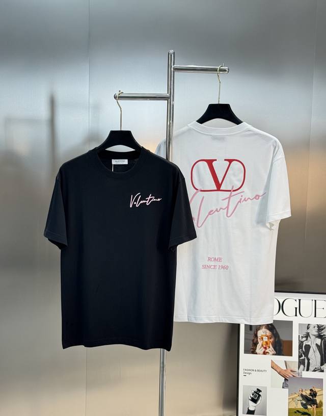 Valentin*华伦天-奴25S新款T恤.男女同款～胸前高级字母Logo设计.签名款.后背烫画刺绣工艺.个性签名搭配品牌标识！上身低调而不失奢华！260G纯棉