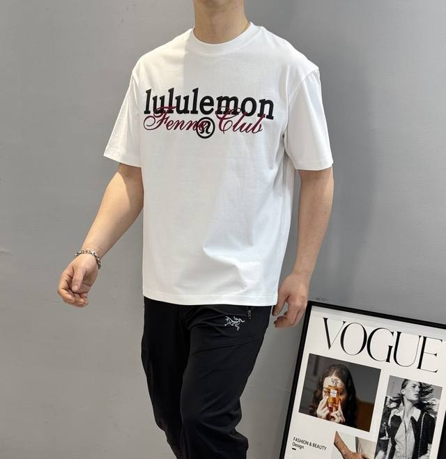 Lulu*露露-柠檬25S新款T恤.男女同款推荐！采用高密度260G纯棉面料，柔软舒适.透气吸汗.上身舒适.轻松驾驭......胸口定制绒感立体烫画设计.经典露