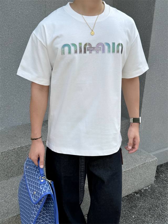 Miu 2025春夏新款短袖T恤 300克重磅纯棉100%字母Logo 颜色：黑色 白色 码数：S M L Xl Xxl