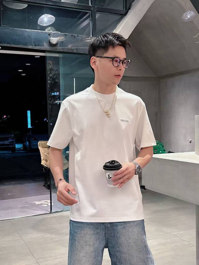 2025春夏 对面料控有极高要求的 买它！！！ 衣橱必备经典款式 胸口字母Logo刺绣点缀 不管单穿还是内搭都能穿出时尚感 Ji好亲肤感的一款圆领短袖T恤衫 后