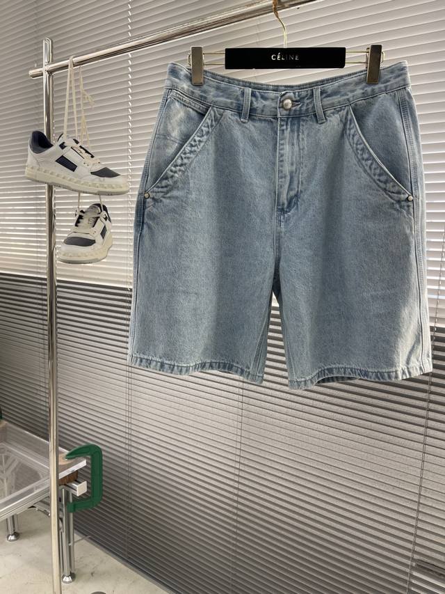 驴牌 25Ss春夏系列牛仔短裤 尺码：M-3Xl 版型：宽松休闲裤 工艺：质感独特:水洗牛仔面料通过特殊工艺处理，具有柔软的触感和独特的风格。 1褪色效果:经过