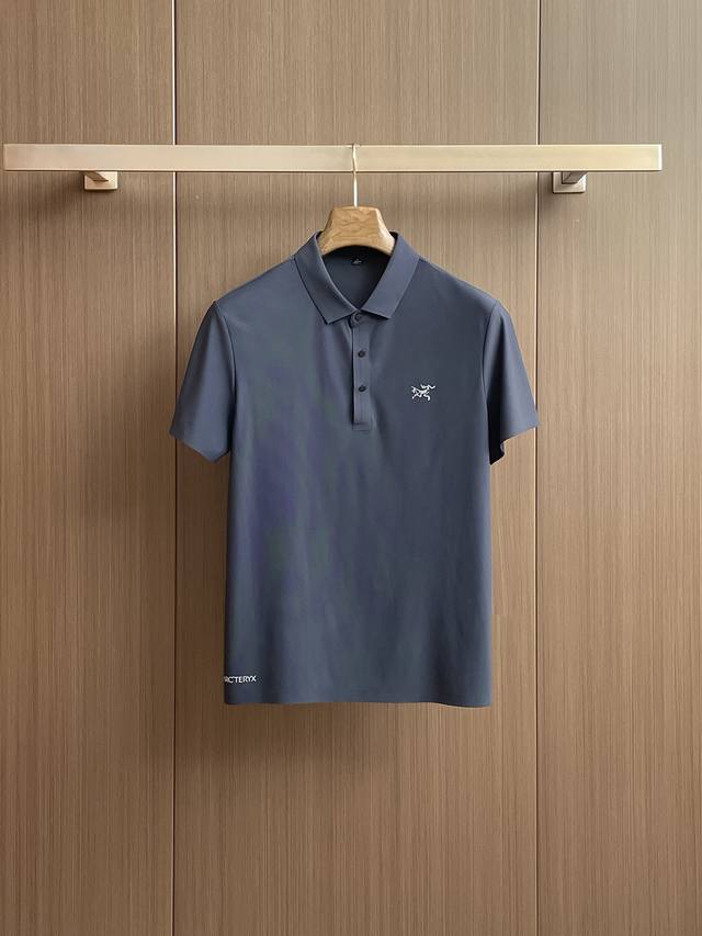 始祖鸟 2025Ss夏季新款字母Logo男士翻领Polo衫！经典商务男款，高端男装的天花板级别的商务男款！简约时尚大气不失优雅，单穿内搭体面过人，品质控 细节控