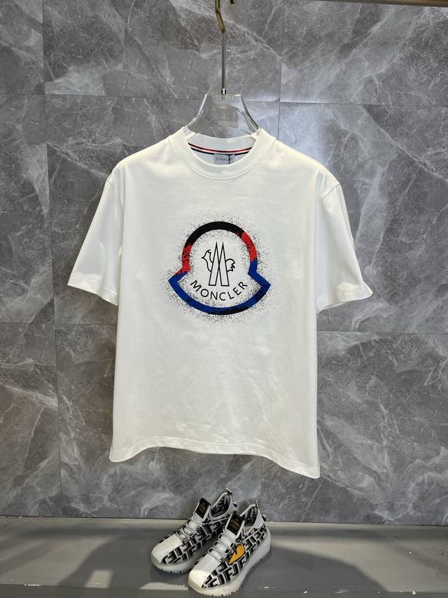 Moncler蒙口 2025Ss春夏高品质高克重索罗纳纯棉T恤，工艺品级别，重工工艺，尊享好货，车线做工符合精品要求，超级好搭配，品质及剪裁设计都堪称一流，高定