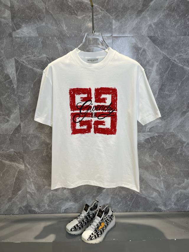 Givenchy纪梵希 2025Ss春夏高品质高克重索罗纳纯棉T恤，工艺品级别，重工工艺，尊享好货，车线做工符合精品要求，超级好搭配，品质及剪裁设计都堪称一流，