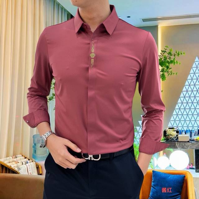 Ver范思哲 高端休闲系列！2025早春新品专柜休闲长袖衬衫！品牌最新元素Logo重工设计 无痕剪裁 进口80支的超高支纱棉，手感柔滑舒适，弹性佳 软软细腻 不