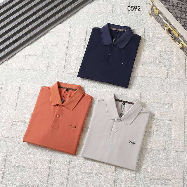 芬迪-25Ss新款春夏短袖翻领T恤Polo，最高版本客供定制高端亚麻桑蚕丝莫代尔珠地棉面料简单时尚款，拼色螺纹超级好看！胸前芬迪字母刺绣经典Logo简单大方的款