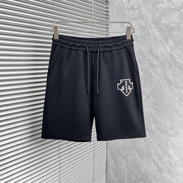 Ds’Ss25男士休闲短裤，堪称百搭单品，弹性松紧腰边抽绳设计，手感柔软、保型性好、低弹丝的构造使裤身弹性恰到好处，并且不易起皱！码数：M-Xxxl