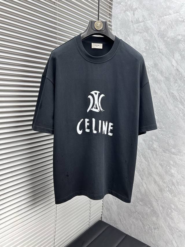 Cl ‘’2025春夏新款首发最新款短袖圆领T恤 高端订制 设计前卫时尚！品牌Logo重工艺设计 高端定制面料.手感柔软.穿着舒适.级别精致车线.做工精细.上身