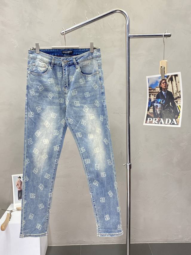 Dolce&Gabbana杜嘉班纳独家专供新款休闲牛仔裤高端版本 专柜定制面料 透气舒适度高，细节无可挑剔，品牌元素设计理念，体现高品质。手感细腻柔软！呈现休闲