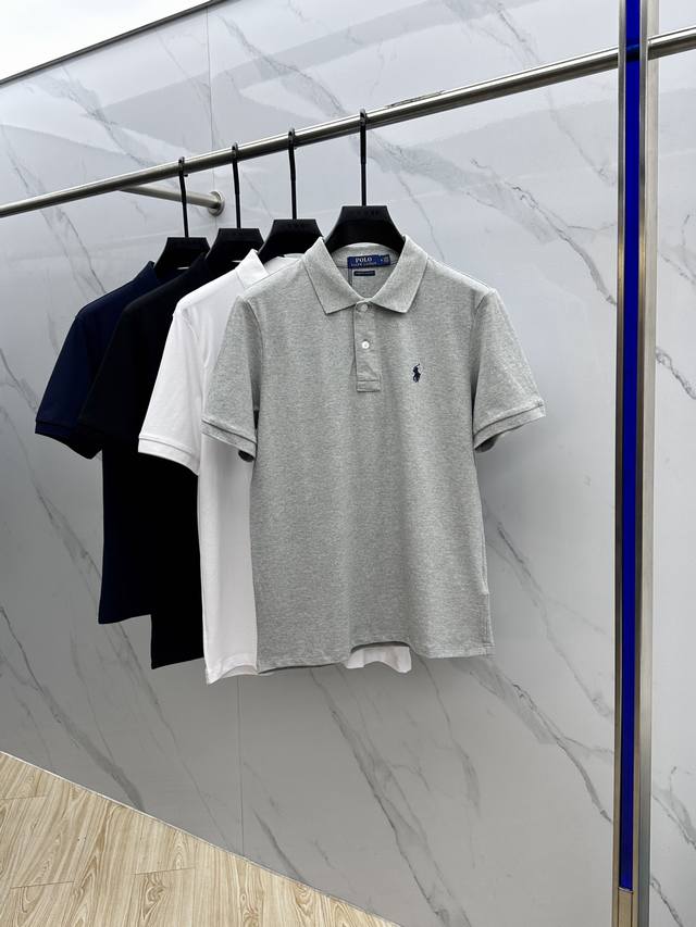 Polo *拉夫劳伦 春夏新款男士标识短袖Polo衫，延续经典商务休闲翻领Polo恤.该款Polo衫采用丝光双面棉质珠地面料制成，隽永设计可跨越时尚潮流。经典款