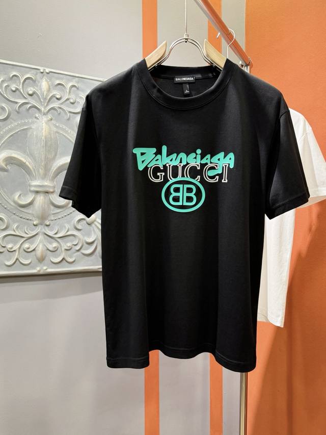 Balenciaga巴黎世家 2025春夏新品假两件短袖，进口原版面料，手感柔软。顶级进口私货，时尚设计潮流短袖，不失奢华 品质毋庸置疑 上身效果超赞，奢华官网