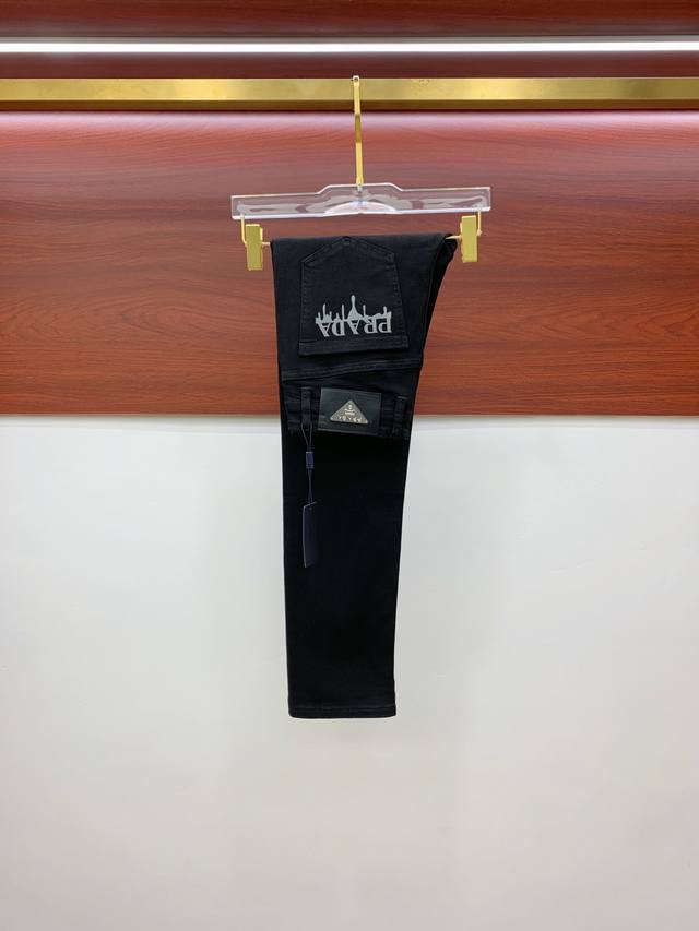 普拉达 新品 高端独家发售 25Ss四季款超燃炸街系列之最牛仔裤 独家隆重推出 原版定制高端品质面料 定制五金版型修身剪裁 面料带弹力 微弹上身舒适度超高 必爆