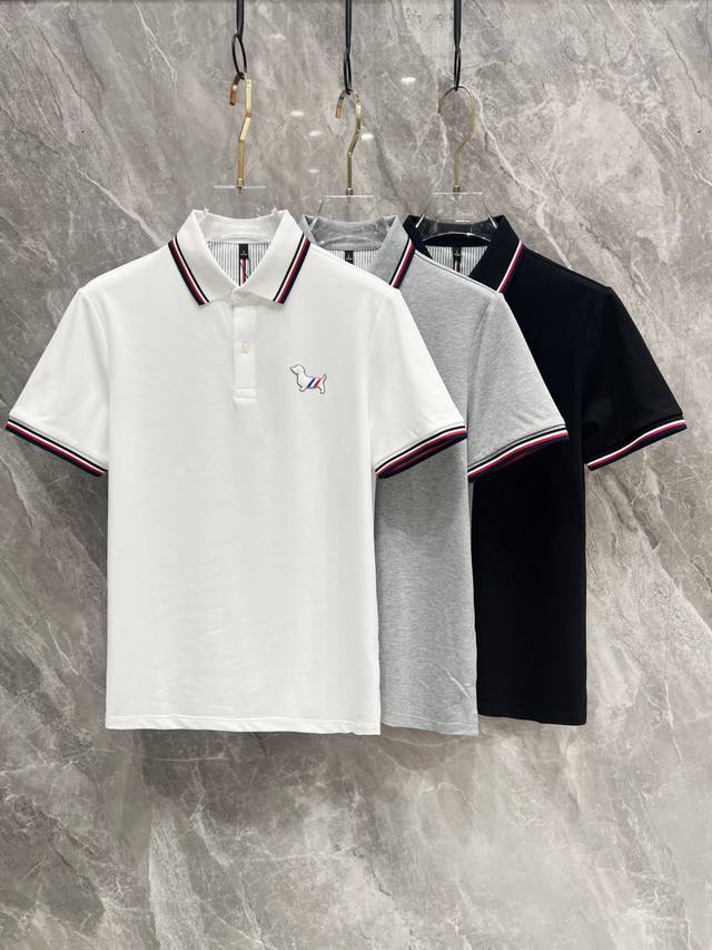 Tb家25Ss新款春夏短袖翻领T恤Polo，最高版本客供定制高端朱地面料简单时尚款，拼色螺纹超级好看！经典Logo简单大方的款式！满满的高级感，四季可穿。简欧风