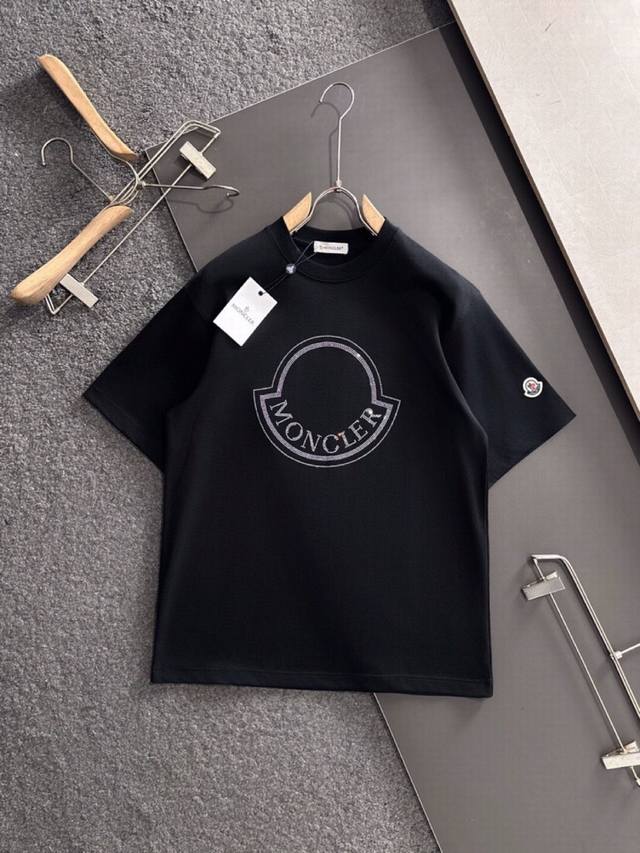 Moncler 蒙口2025Ss春夏最新款时尚短袖圆领T恤，官网同步，纯棉面料！贴肤舒适，耐看又好穿，经典简约Logo设计，原厂工艺一丝不苟，型男必备单品 码数