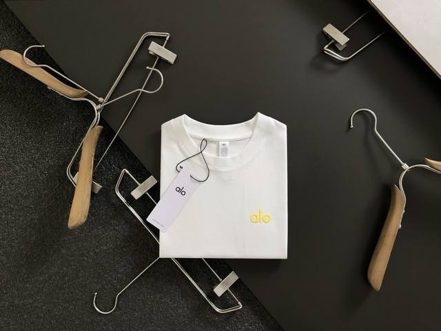 Alo*合身版型M-Xxxl 25春夏顶级发泡印花重磅经典短袖，精致工艺专柜面料，顶级元素融合打造，经典短袖3标齐全，潮男时尚，无论是上身舒适度还是都是无可比拟