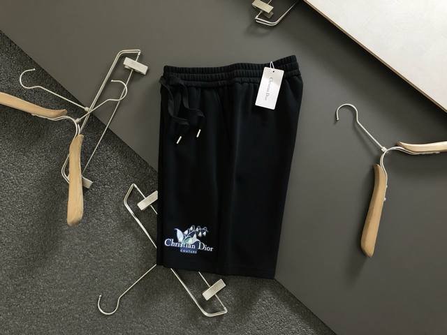 Dir*微宽版型M-Xxxl 最新最顶级印花融合短裤，最顶级的品质专柜原单休闲裤顶级制作工艺进口面料，专柜款独特设计，采用进口高端订制进口丝线手感一流！官网在售