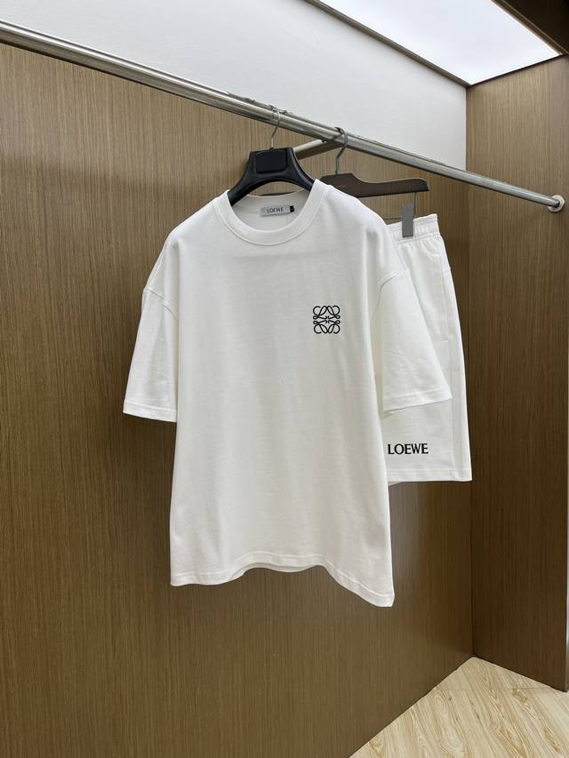 新款 套 Loe 2630春夏最新款休闲短裤短袖套装，男女款 贸易公司渠道稀出，同步官网发售！基本每一季都会有它的背影所在，期待着所有潮男潮女们的演绎！此款选用