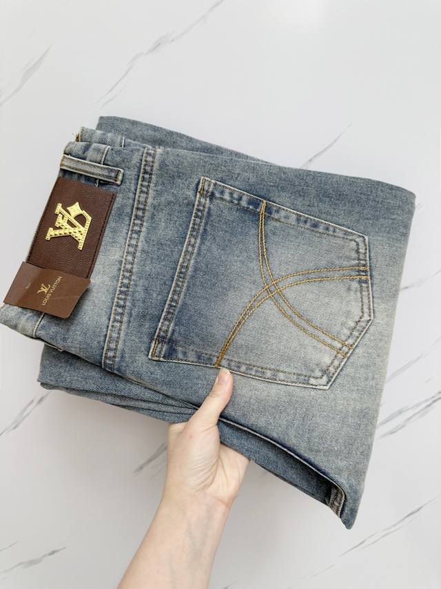 Lv 25Ss秋冬重工水洗休闲牛仔裤，进口原版水洗弹力面料，舒适有弹性，独特设计，版型超正，舒适透气，档次极高，专柜品质，上身帅气十足，码数：S 3Xl