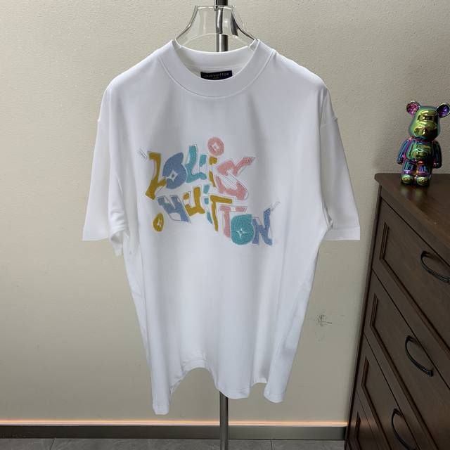 Lv2025春夏新款 定制毛巾绣花 圆领T恤 实物很棒男女同款宽松版 尺码S M L Xl Xxl 五个码 黑色 白色