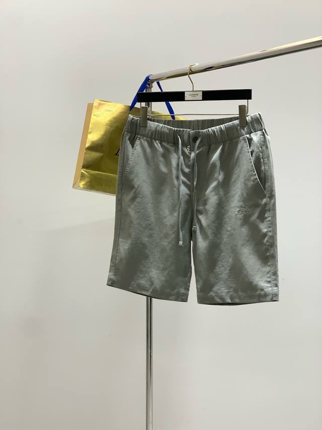 Lp Loro Piana ，2025夏季最新品，专柜同步有售，原单狠货，时尚休闲短裤，采用进口原版面料，顶级刺绣工艺字母图案装饰Logo，原版五金辅料装饰，档
