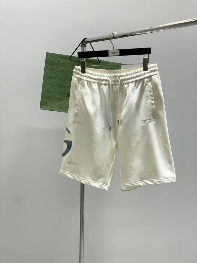Gucci 古驰，2025夏季最新品，专柜同步有售，原单狠货，时尚休闲短裤，进口原版面料，舒适透气，独特设计风格，顶级刺绣工艺字母图案Logo，原版五金辅料装饰