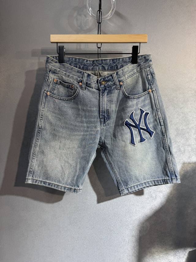 Gucci 古奇 春夏最新品五分牛仔裤出入专卖店无压力 专柜热销款 品味与价值共享 身穿着非常舒适 低调不失奢华 穿出去非常有档次,裤型款式和裁剪亦无需多言D3
