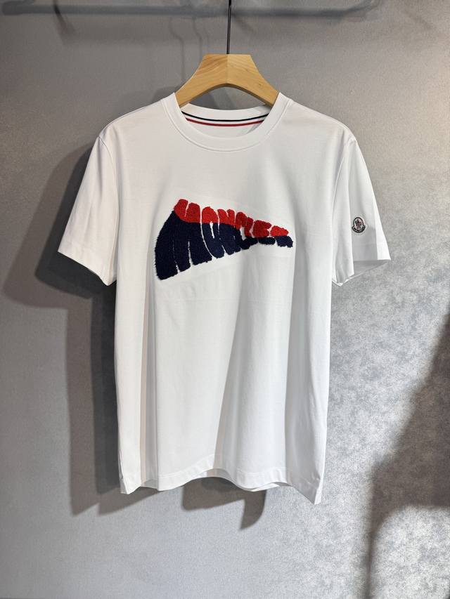 Moncler 25Ss新款春夏短袖 最高版本客供定制丝光棉面料 简单时尚款，配色超级好看！经典Logo的设计 简单大方的款式！562满满的高级感，四季可穿。简