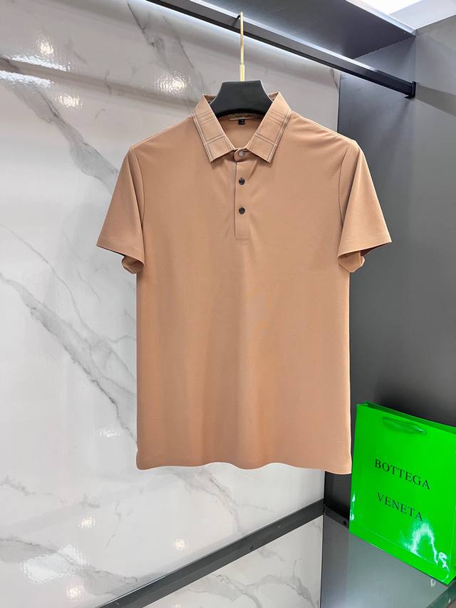 巴宝莉 2025Ss夏季新品，男士免烫抗速干商务短袖Polo衫，贸易公司渠道稀出，领先Gw发售！驴家夏季秀款单品，独特纹理！面料丝滑冰感有光泽，免烫抗皱垂感十足
