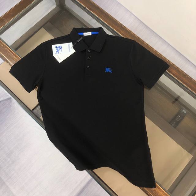 Bur*Berry 巴宝莉 2025春夏最新款战马骑士系列男士短袖Polo衫，品牌最新设计元素！既不单调也不复杂,恰到好处的展现品味！客供顶级定制珠地棉面料！舒