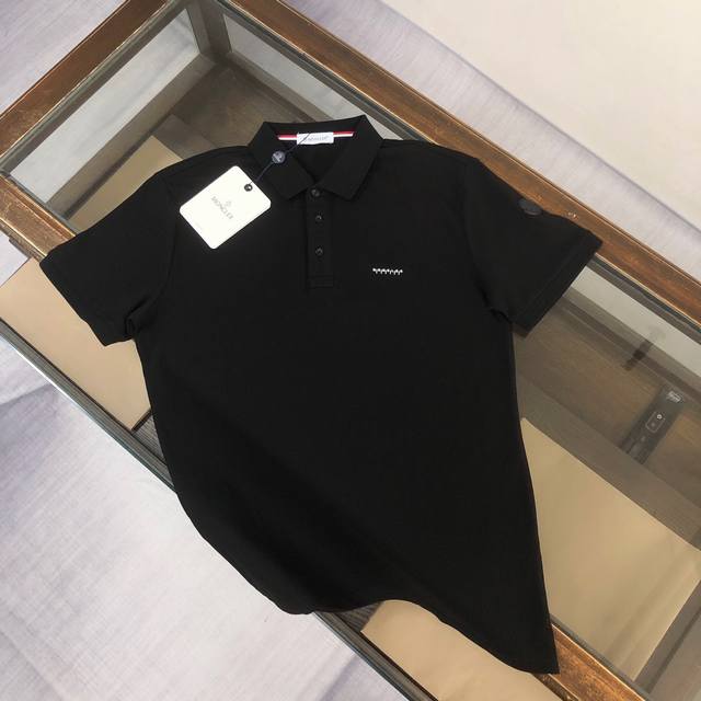 Mon*Cler 蒙口 2025春夏最新款男士短袖Polo衫，品牌最新设计元素！既不单调也不复杂,恰到好处的展现品味！客供顶级定制珠地棉面料！舒适吸汗透气根本不