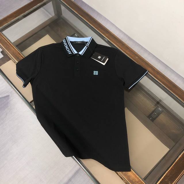 Agivenchy 纪梵希 2025最新款男士短袖Polo衫，品牌最新设计元素！既不单调也不复杂,恰到好处的展现品味！客供顶级定制珠地棉面料！舒适吸汗透气根本不