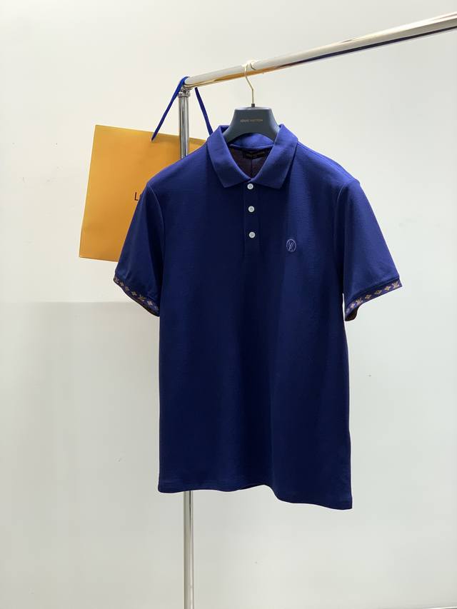 新品Louisvuitton 路易威登Ly681302025夏季最新款，专柜同步有售，原单狠货，时尚休闲翻领短袖T恤，上身很有特点！吸睛而有亮点，进口原版面料，